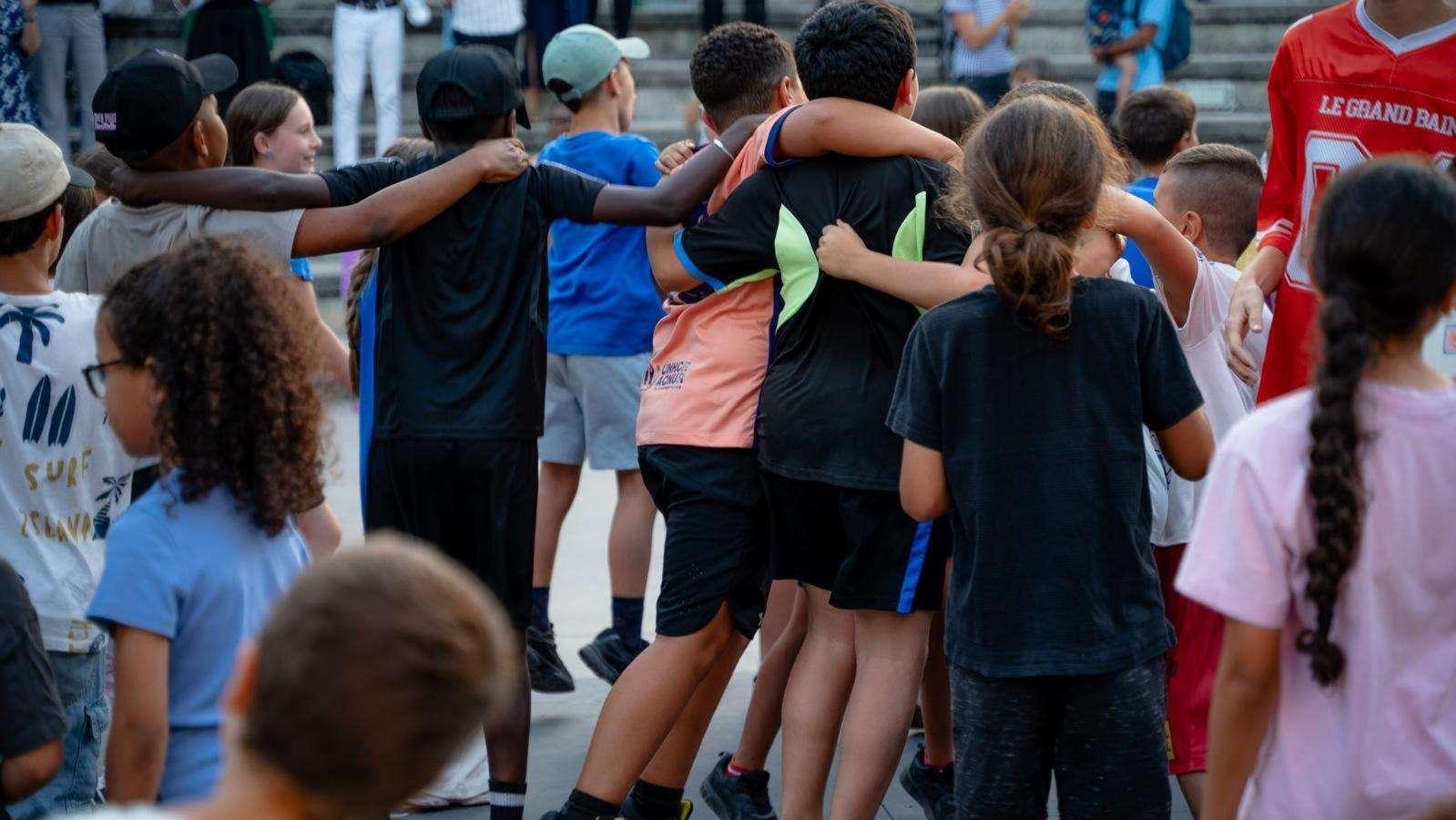 Marseille : "Le Grand Bain" ou comment briser les murs invisibles entre les enfants de la ville