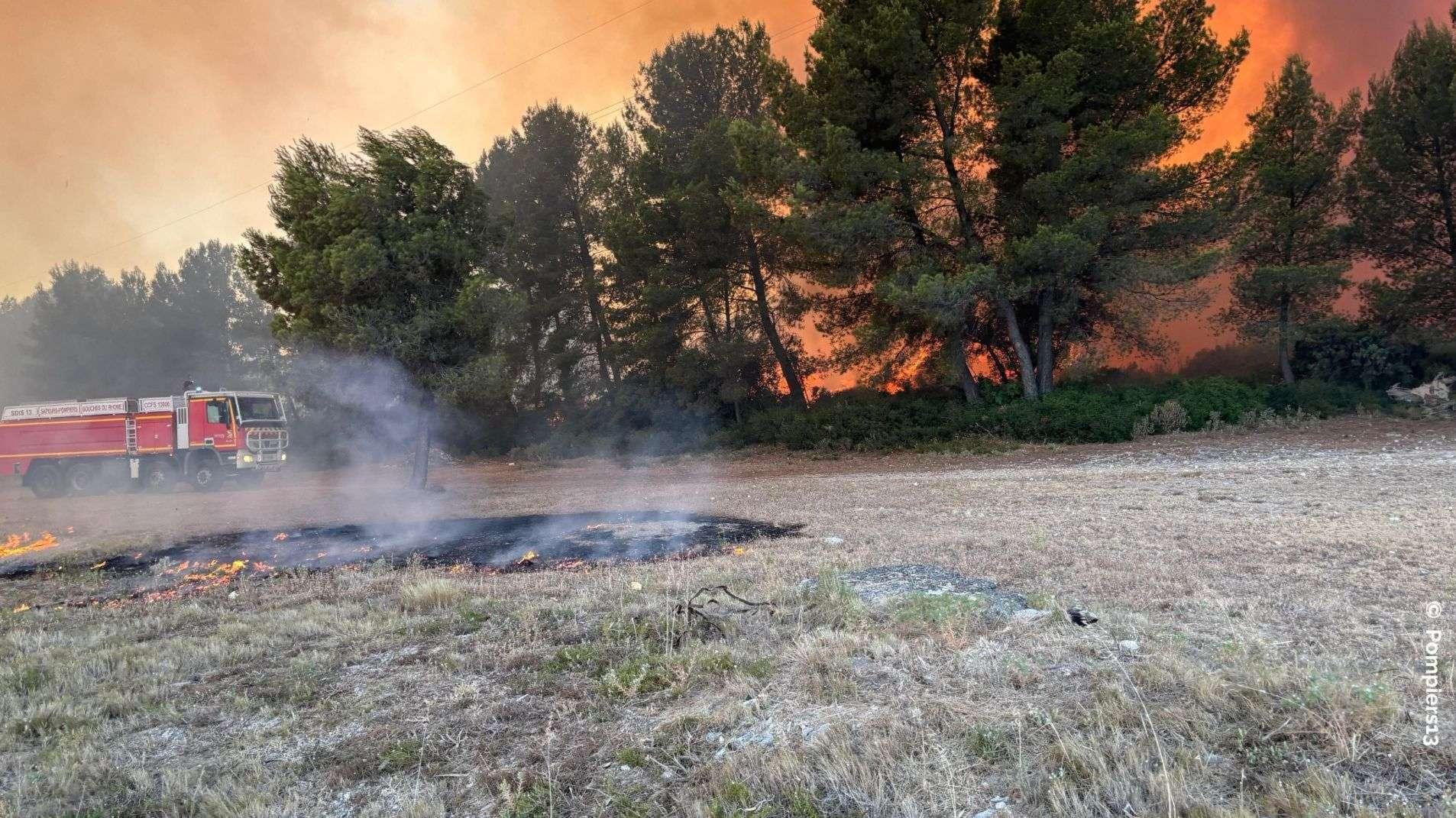 Plus de 200 pompiers mobilisés sur des incendies à Rognac et Lançon