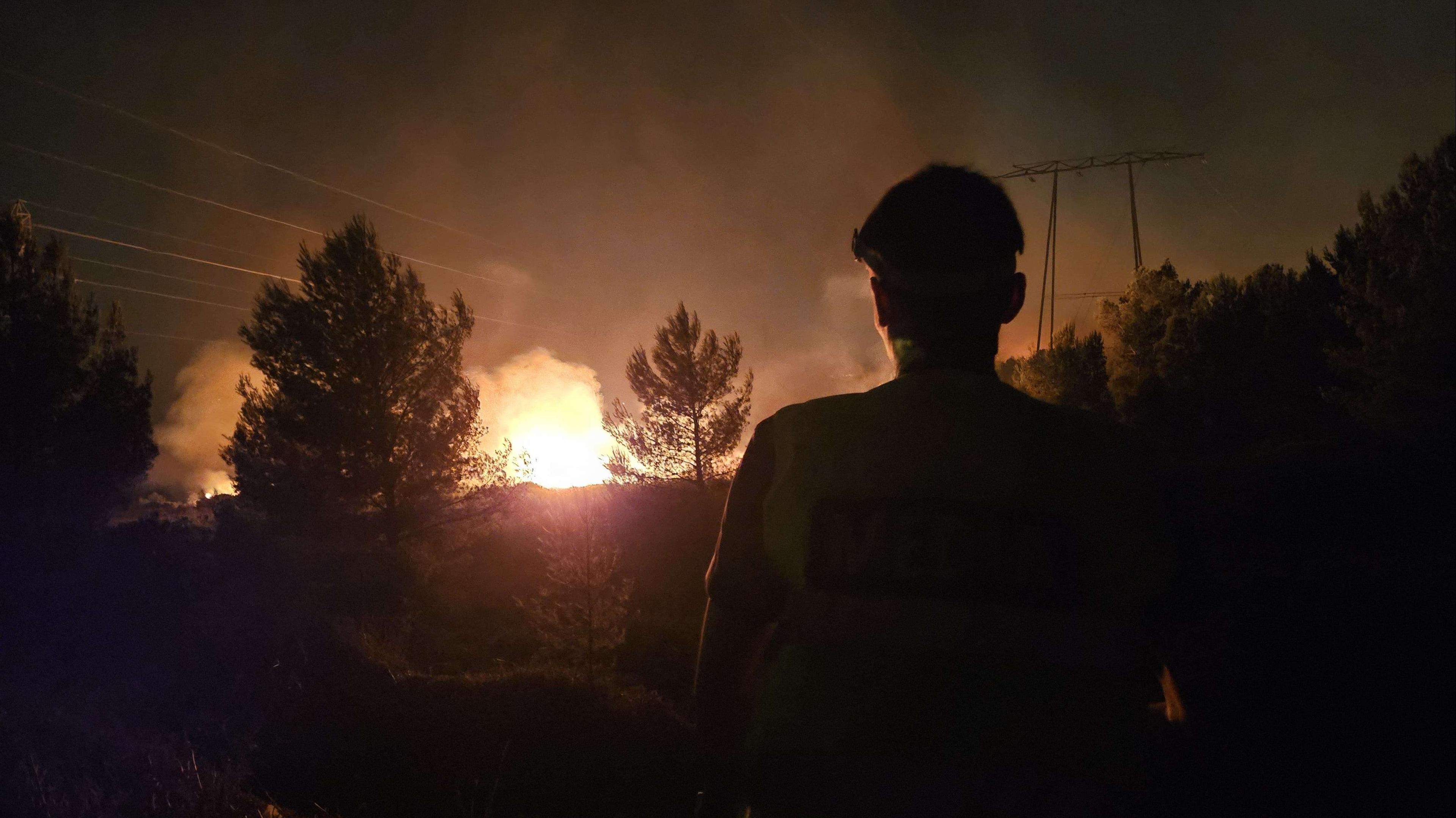 Incendies en cours à Rognac et Lançon : plus de 235 hectares déjà parcourus, d'importants moyens mobilisés
