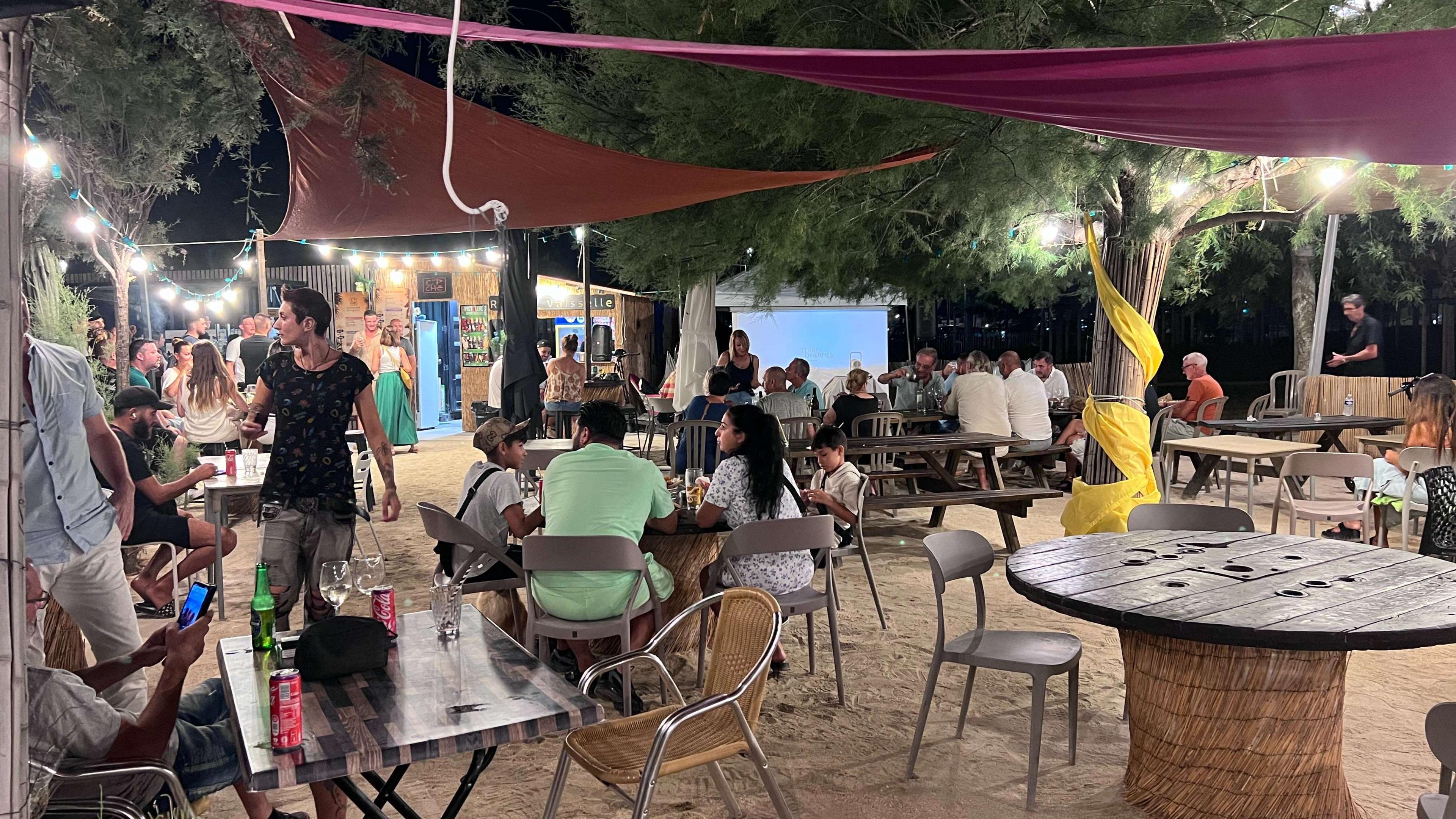 Mondial 2026 : Après la qualification des Bleus, Martigues partagée entre la déception marocaine et la joie française