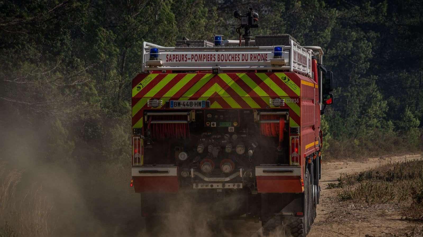 Incendie à Fontvieille : plus de 200 pompiers engagés, 5 hectares parcourus