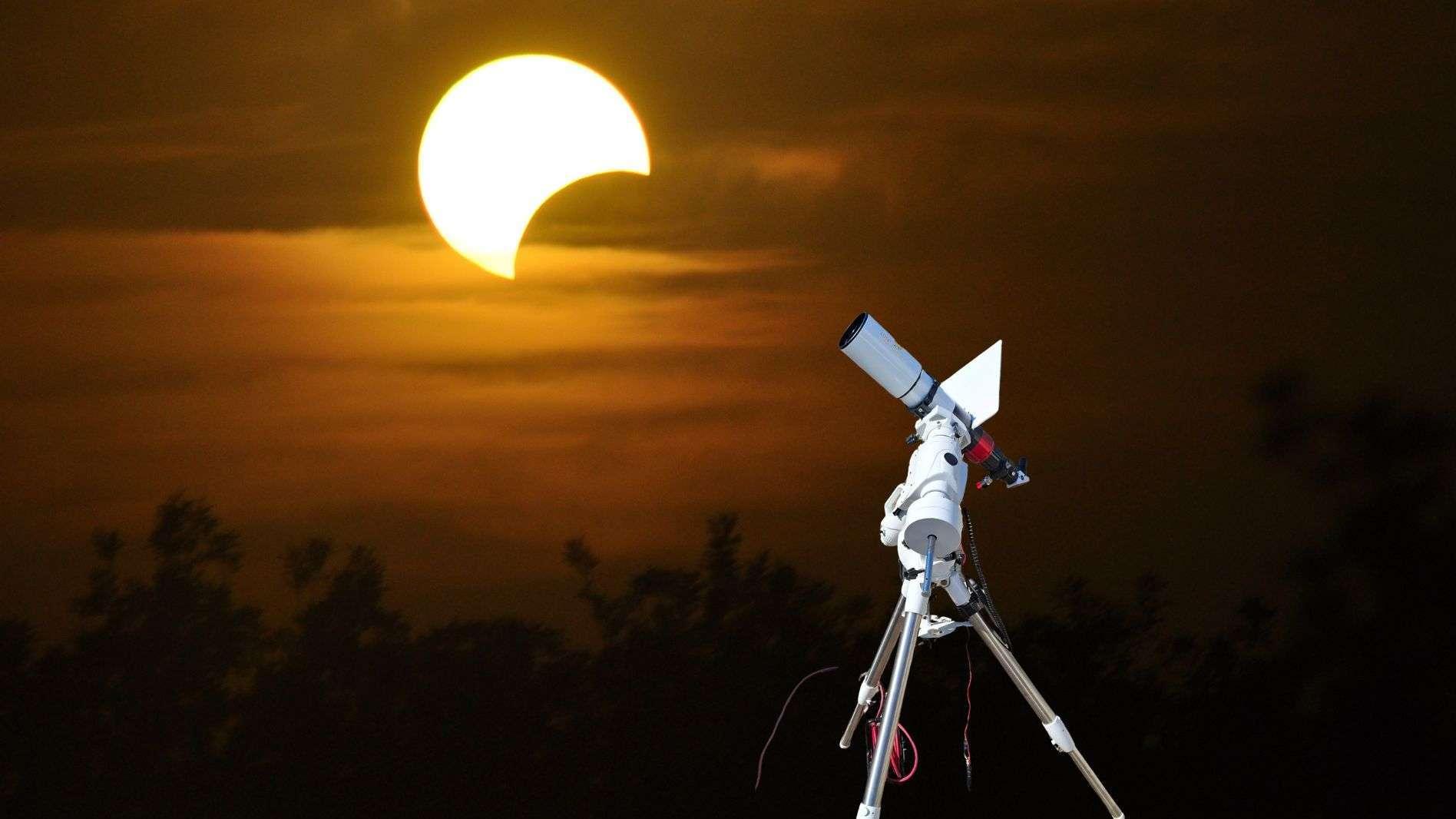 « Un spectacle exceptionnel » : les conseils d'un astrophysicien pour observer l'éclipse du 12 août à Marseille