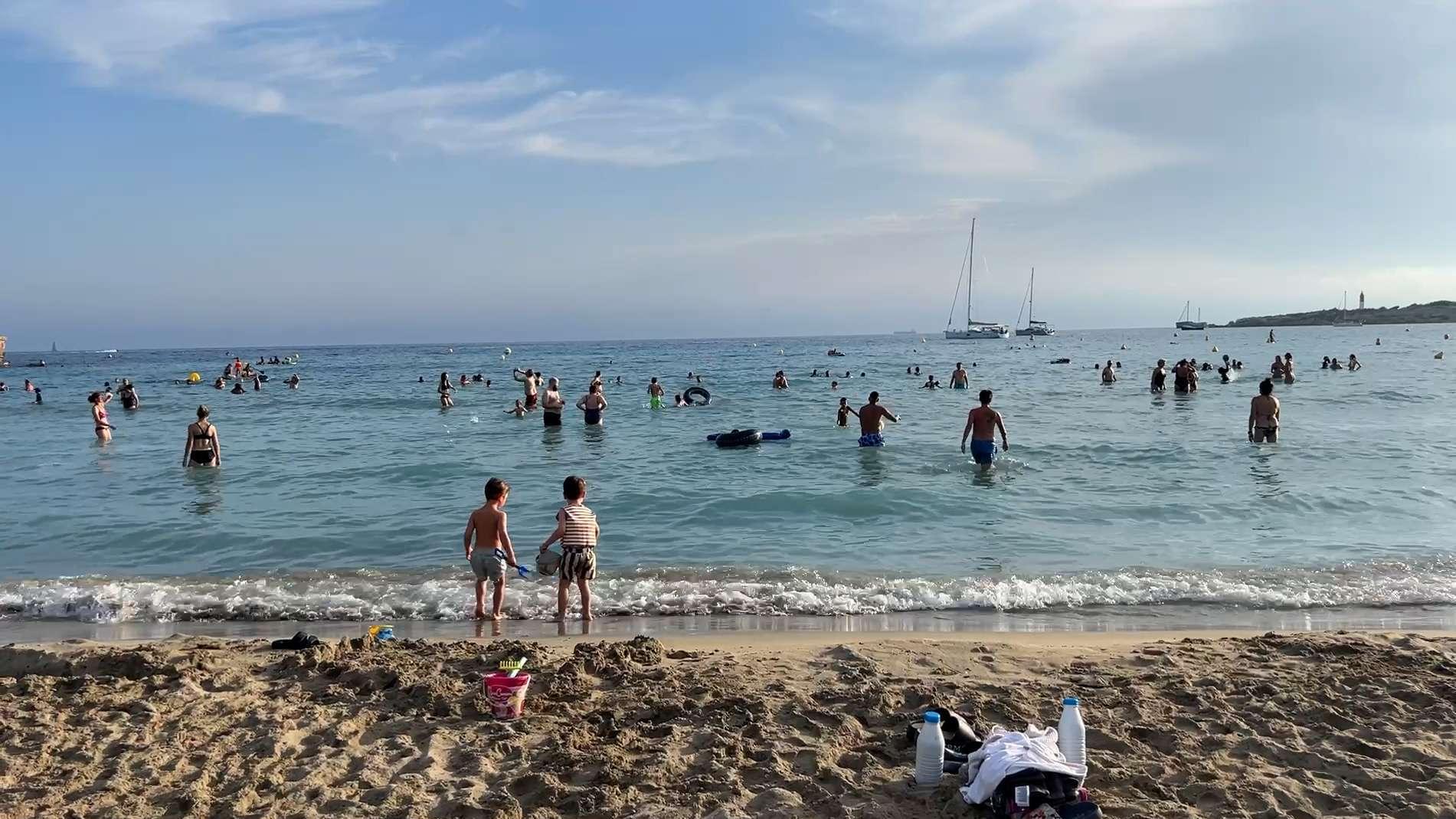 « On ne cherche plus le bronzage, on cherche l’air » : à Martigues, le nouveau rituel de la plage après 18h