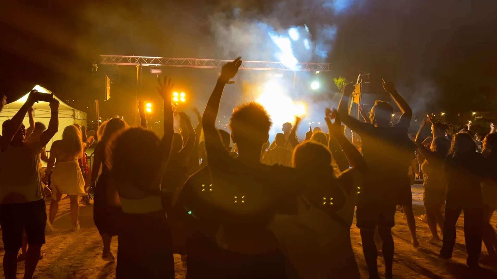 Martigues : « Une ambiance de folie ! » DJ Djel a transformé le Théâtre de Verdure en dancefloor géant avec la Maritima Mix Party