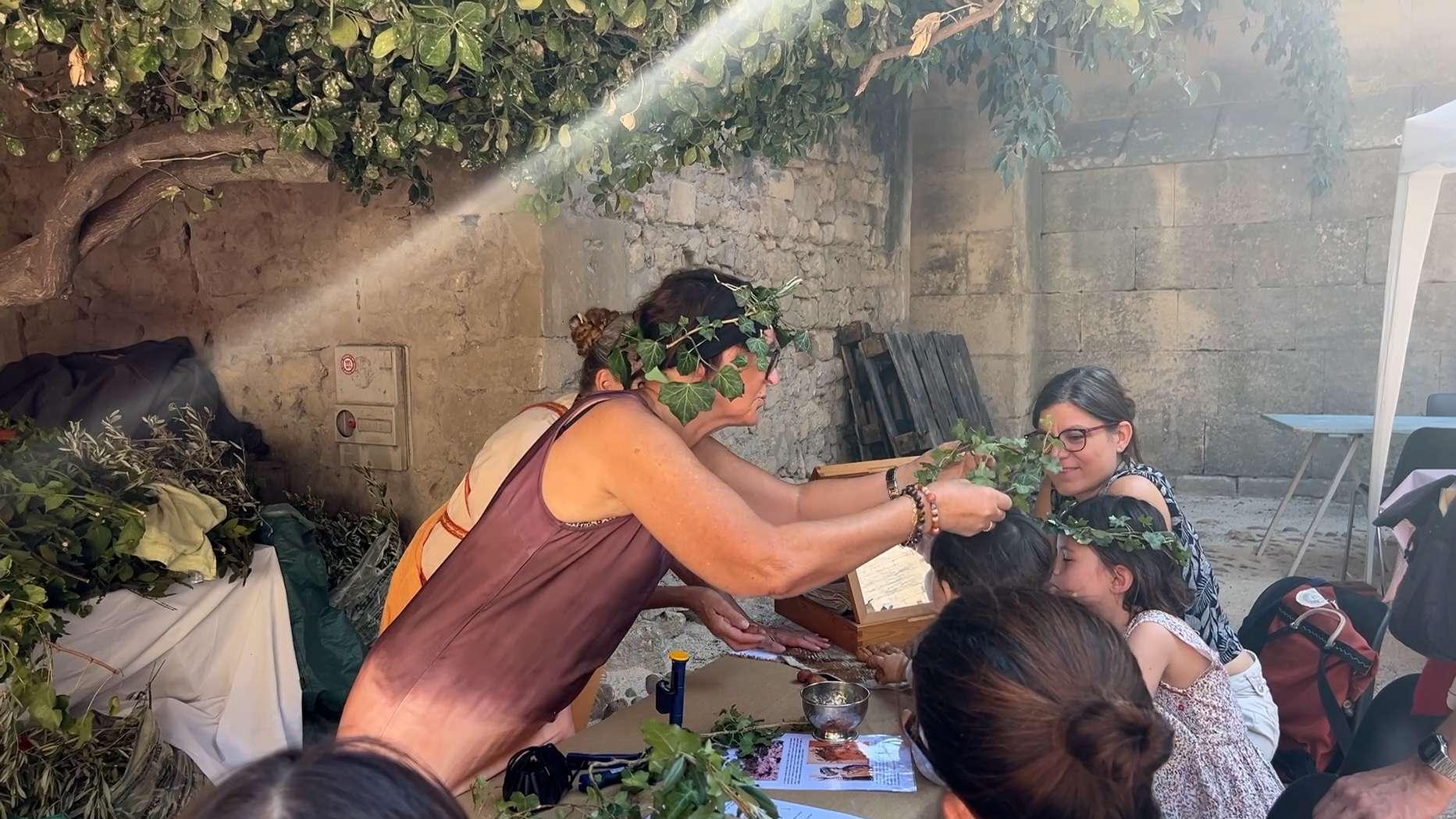 « Ça change des cours d’histoire classiques » : à Arles, le festival Arelate fait revivre "Nos ancêtres les Romains"