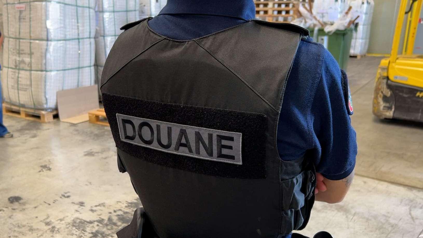 Aéroport de Marseille-Provence : la douane saisit 12 valises remplies de cigarettes et deux trafiquants finissent en prison