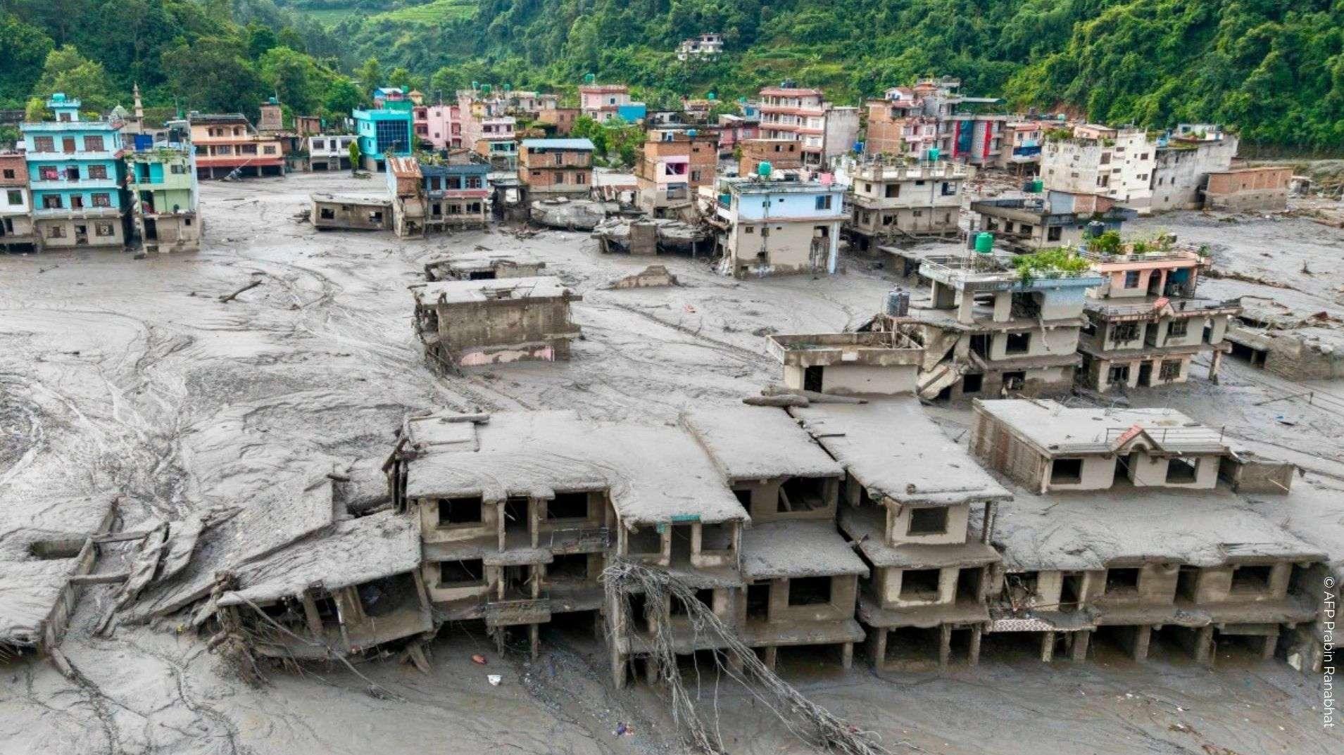 Au moins 165 morts et plus de 1.300 disparus après la crue dévastatrice au Népal et au Tibet