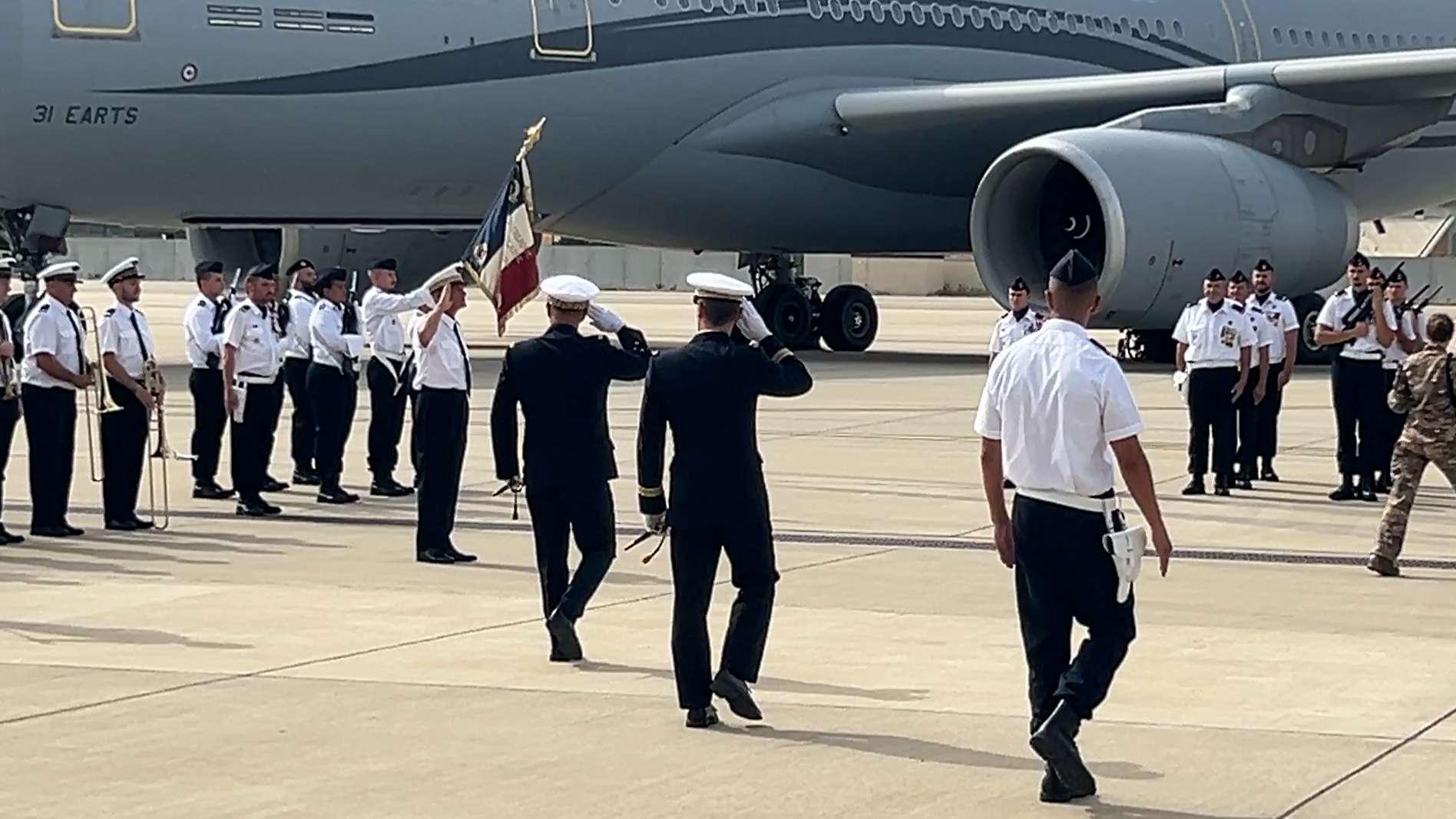 BA 125 d’Istres : « Une base hors norme », le Général Yann Malard prend les commandes sous les yeux de Thomas Pesquet