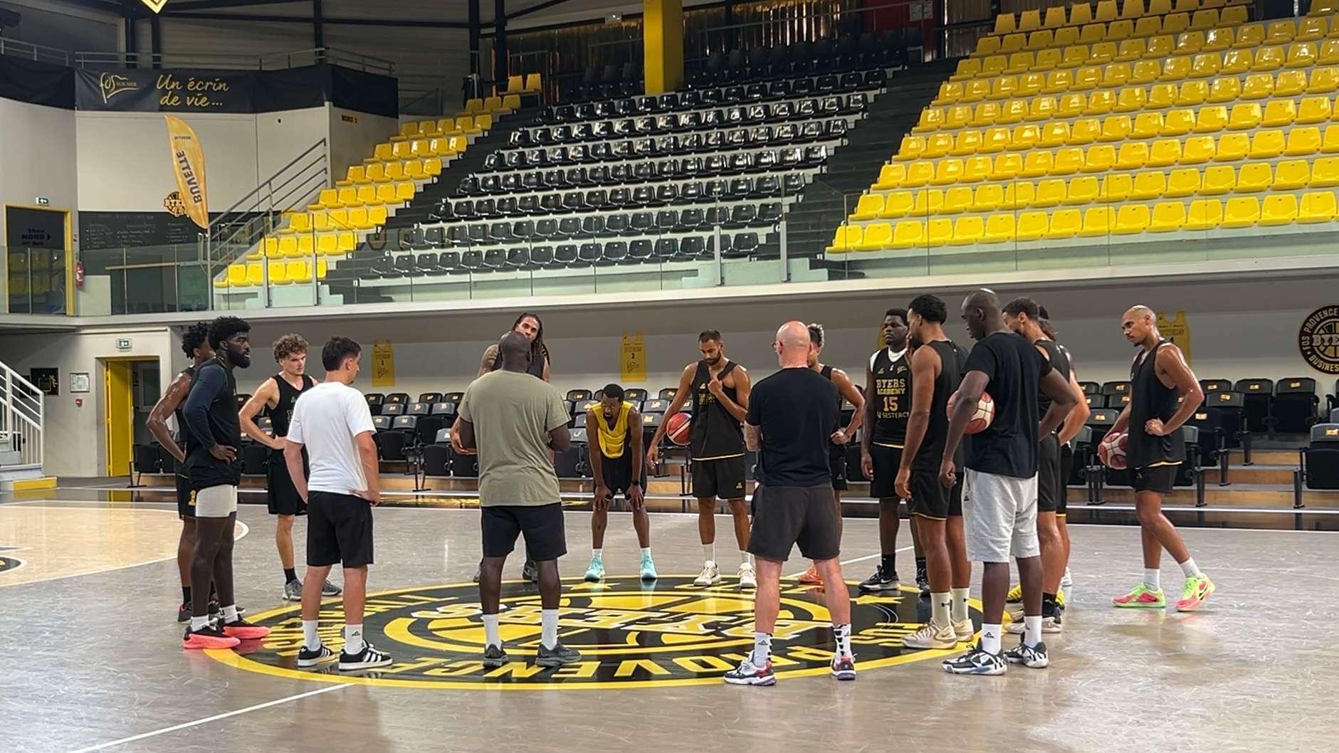 Fos Provence Basket : « Il va falloir que tout le monde élève son curseur », pour le coach Abgué Barakaou