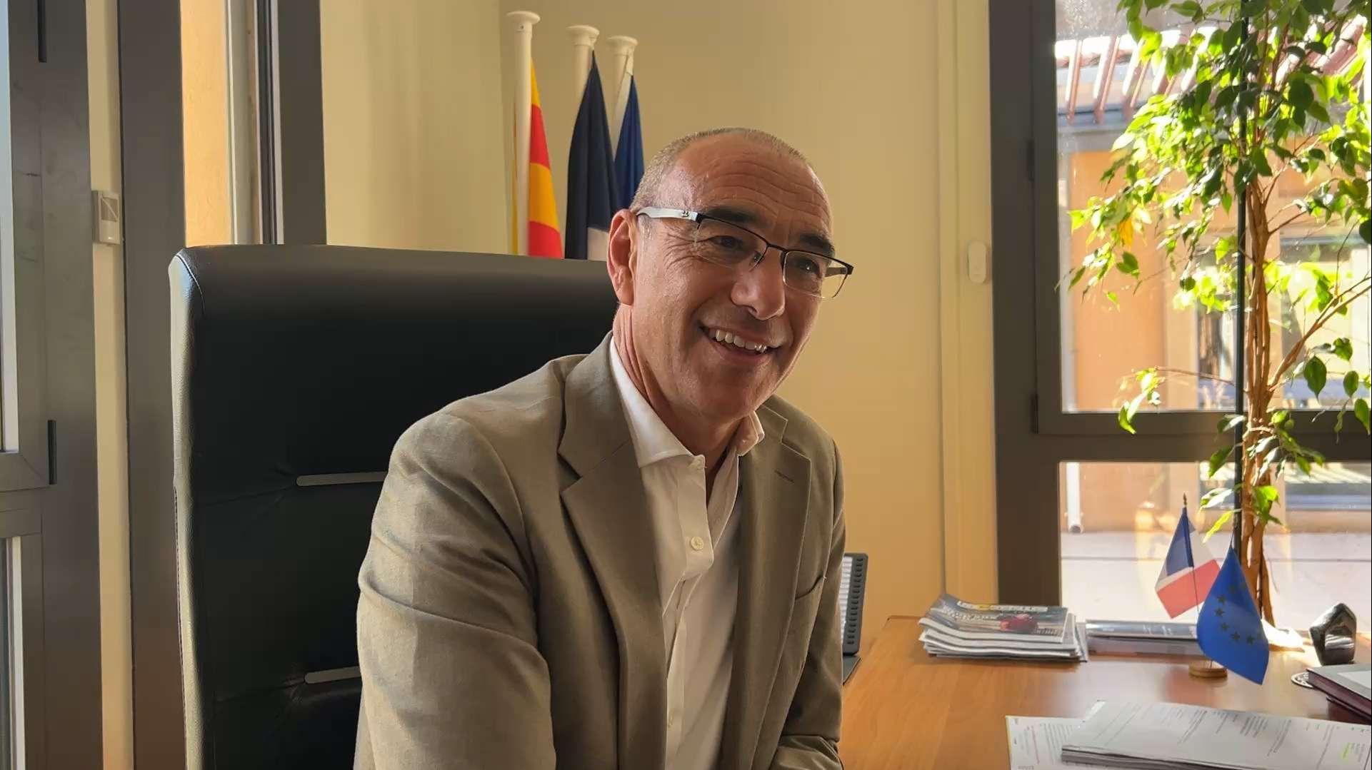 À Bouc Bel Air, le maire Mathieu Piétri retire les panneaux publicitaires au profit de l'art