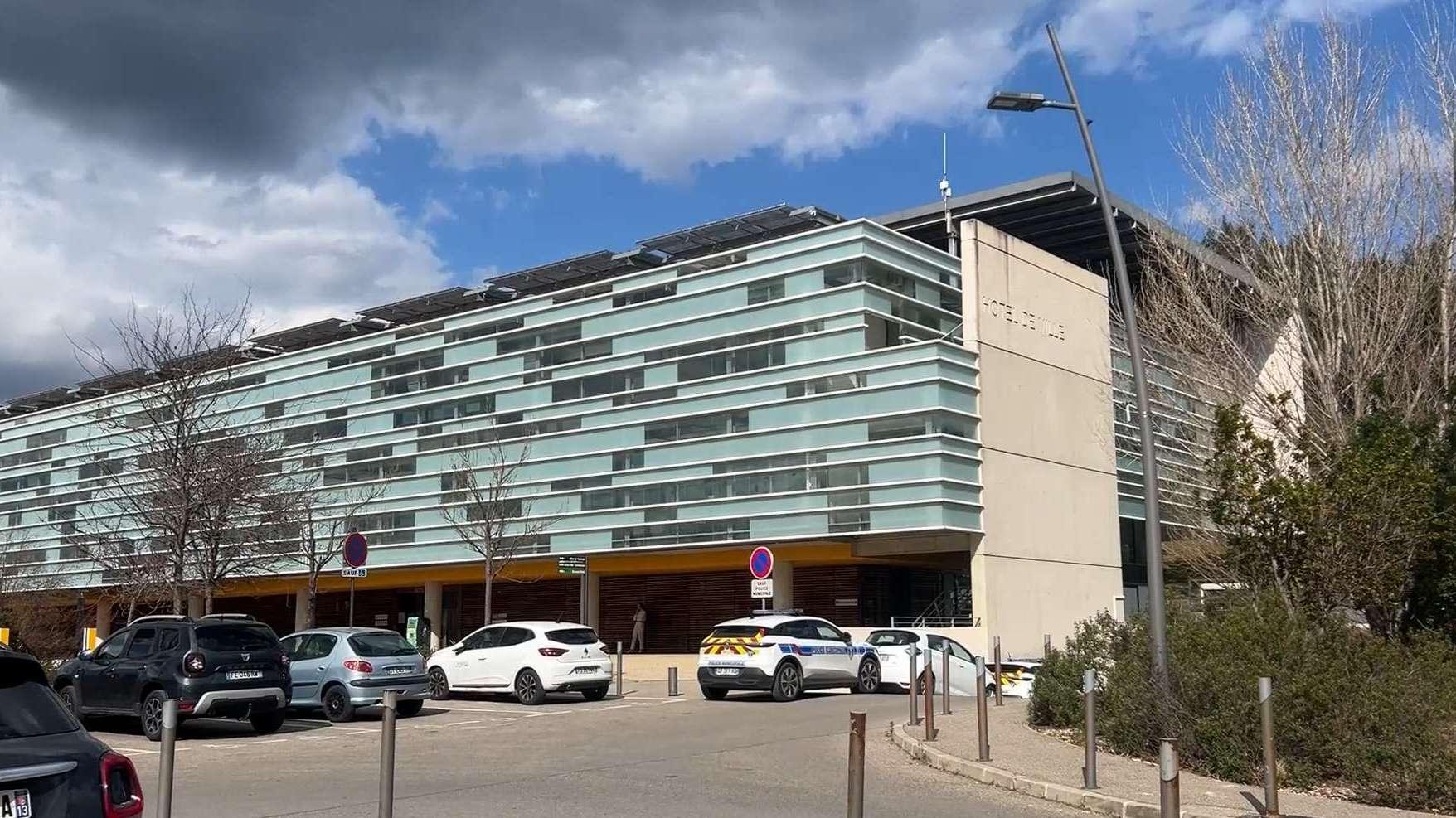 Vente aux enchères publique à Istres : comment s'inscrire pour les bonnes affaires du 26 septembre