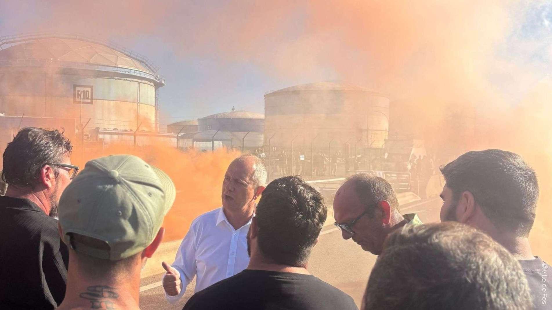 Le maire de Fos-sur-Mer Philippe Maurizot au côté des pêcheurs : « Travailler doit permettre de vivre ! »