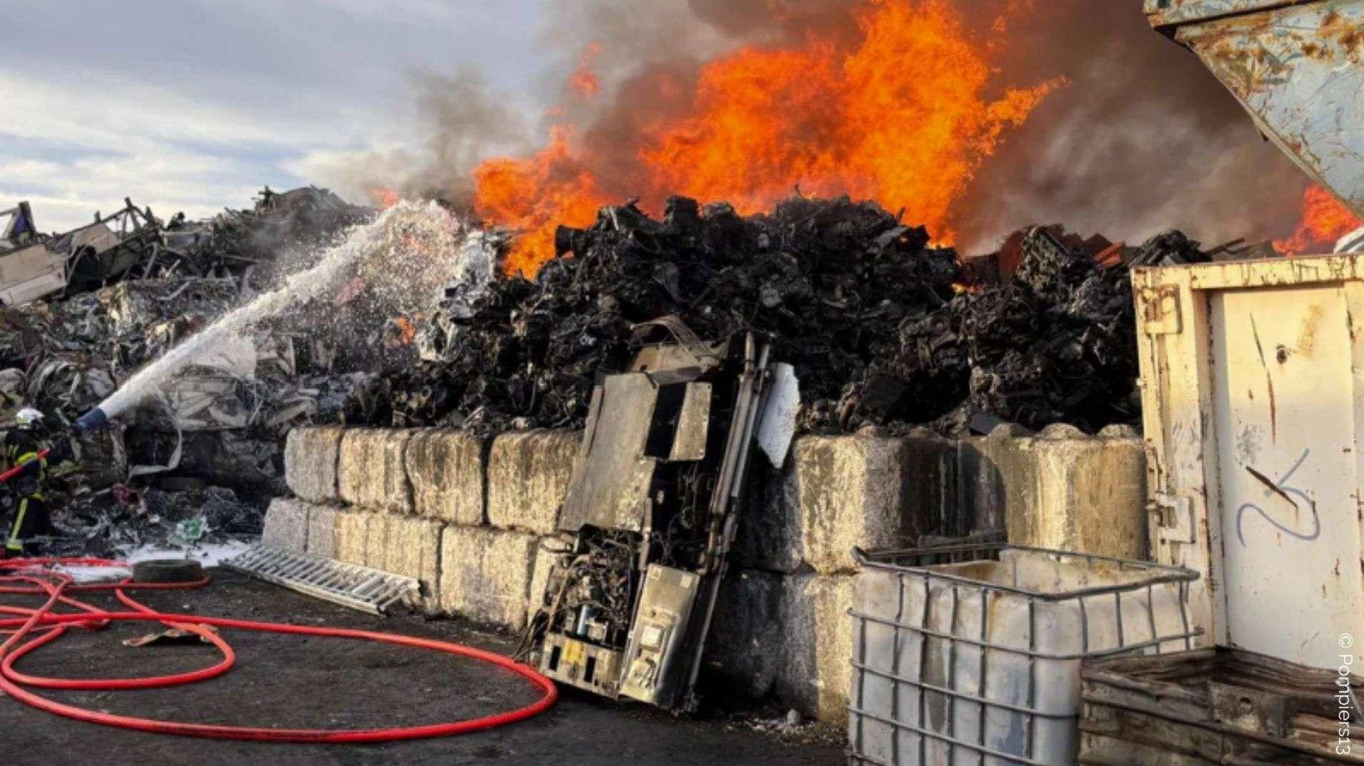 Vitrolles : un incendie dans une casse automobile