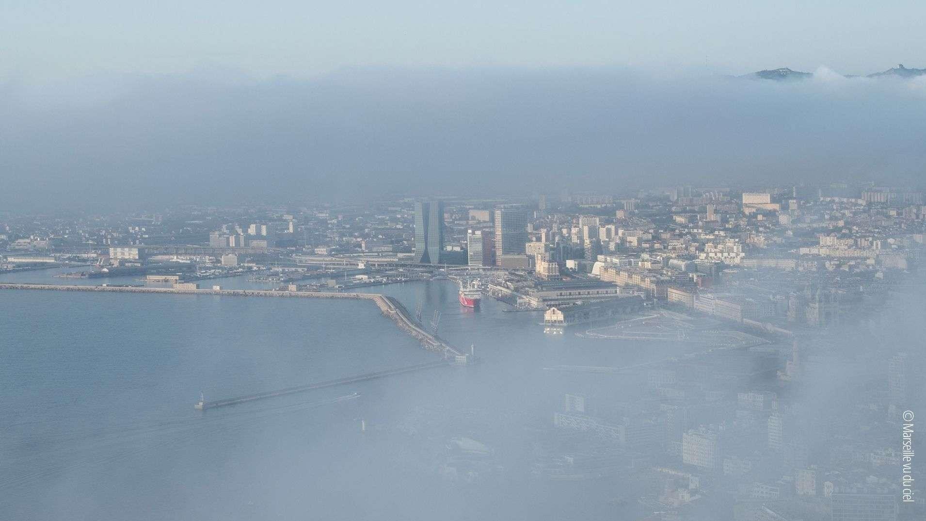 Marseille vue du ciel : le regard spectaculaire du photographe Roland Grunchec sur la cité phocéenne