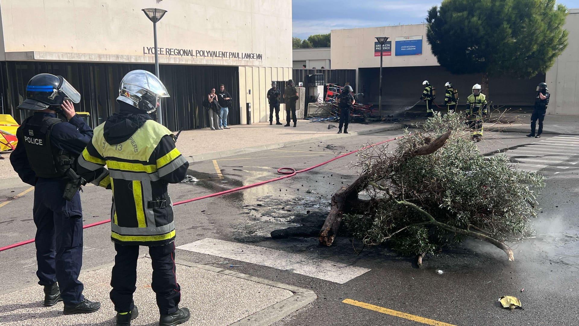 Blocus des lycées : la mobilisation continue, appel à un "acte deux" jeudi
