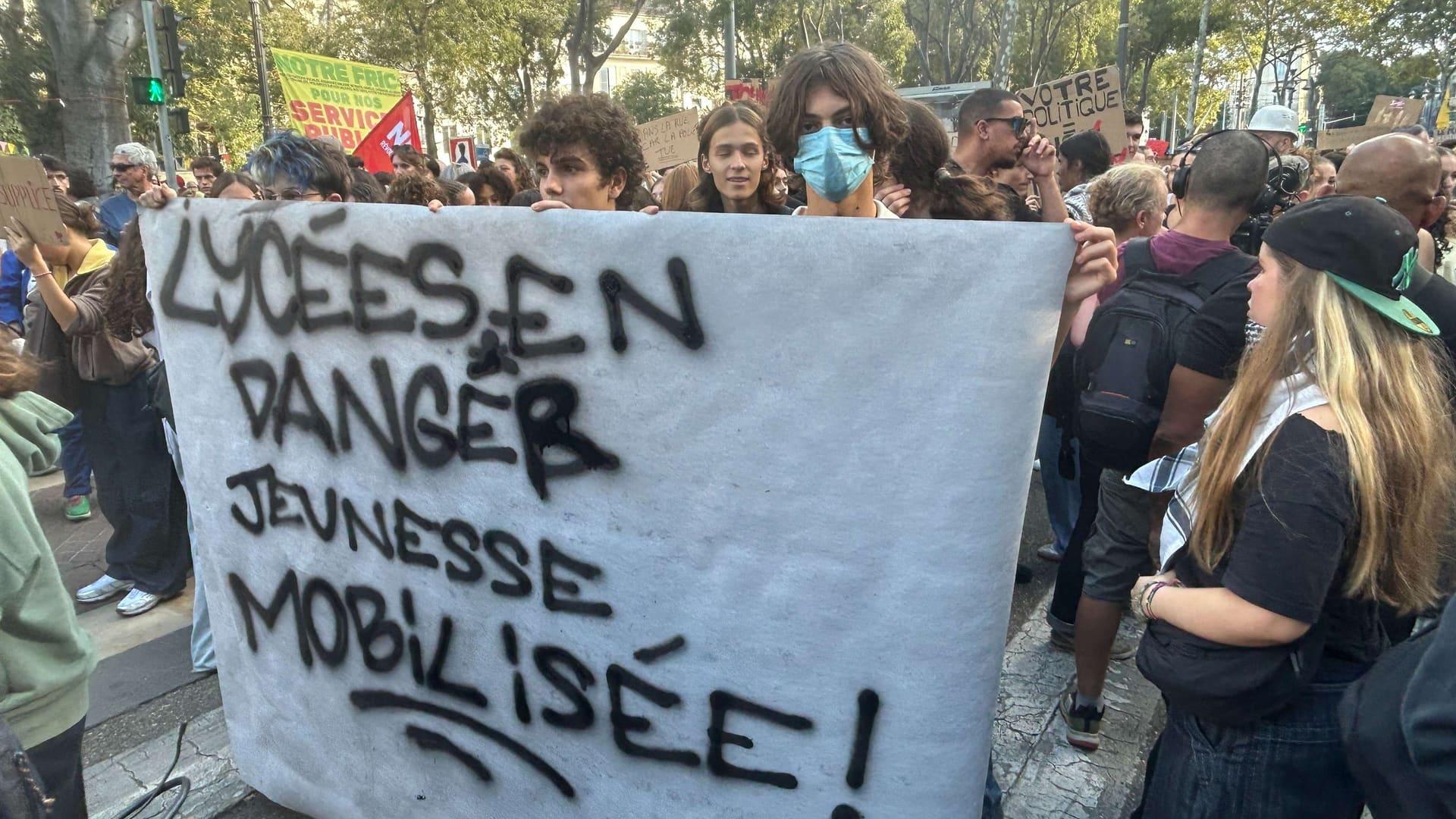 DIRECT. Suivez l'"acte III" du mouvement lycéen avec des manifestations à Marseille, Aix, Martigues, Istres,...