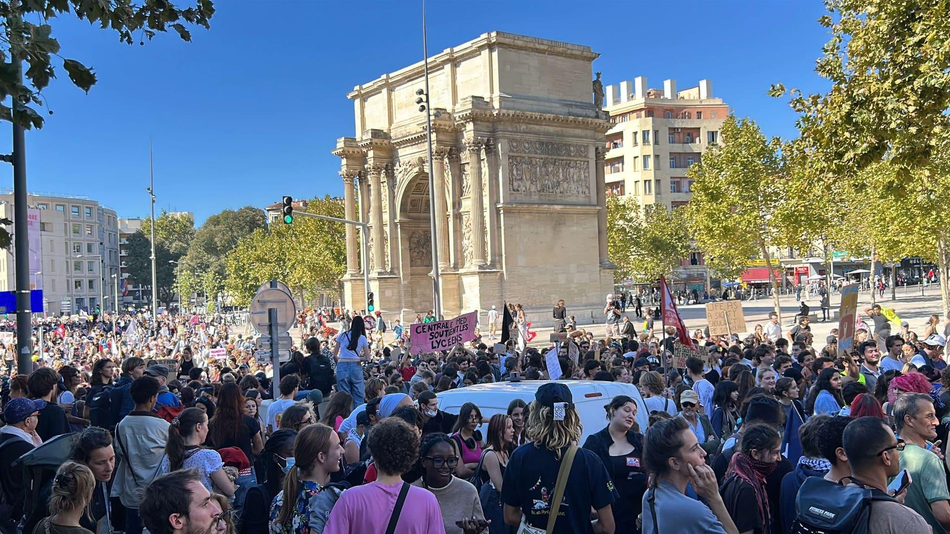 Les lycéens dans la rue pour un "acte V" : 3800 manifestants à Marseille, 1200 à Aix-en-Provence
