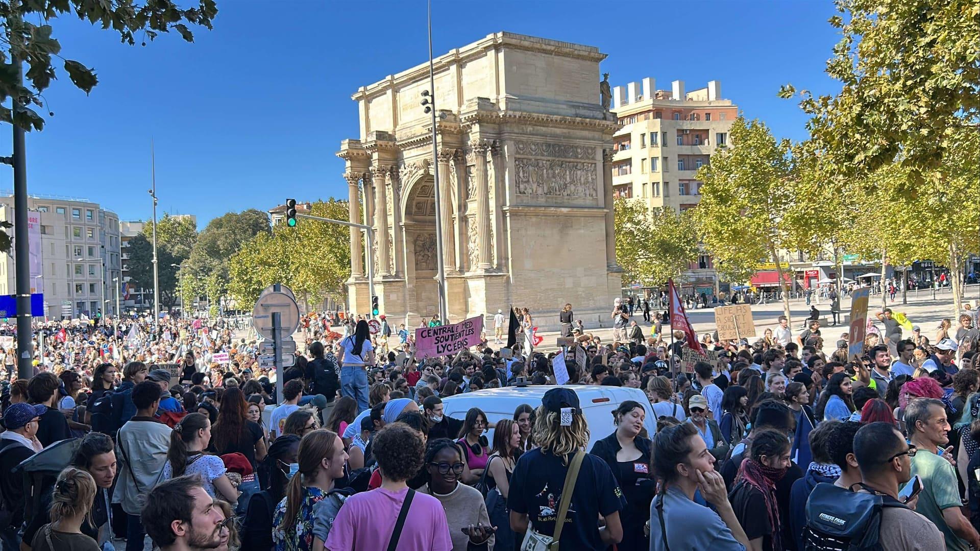 Mobilisation lycéenne à Marseille : plusieurs milliers de manifestants dans les rues pour ce cinquième acte