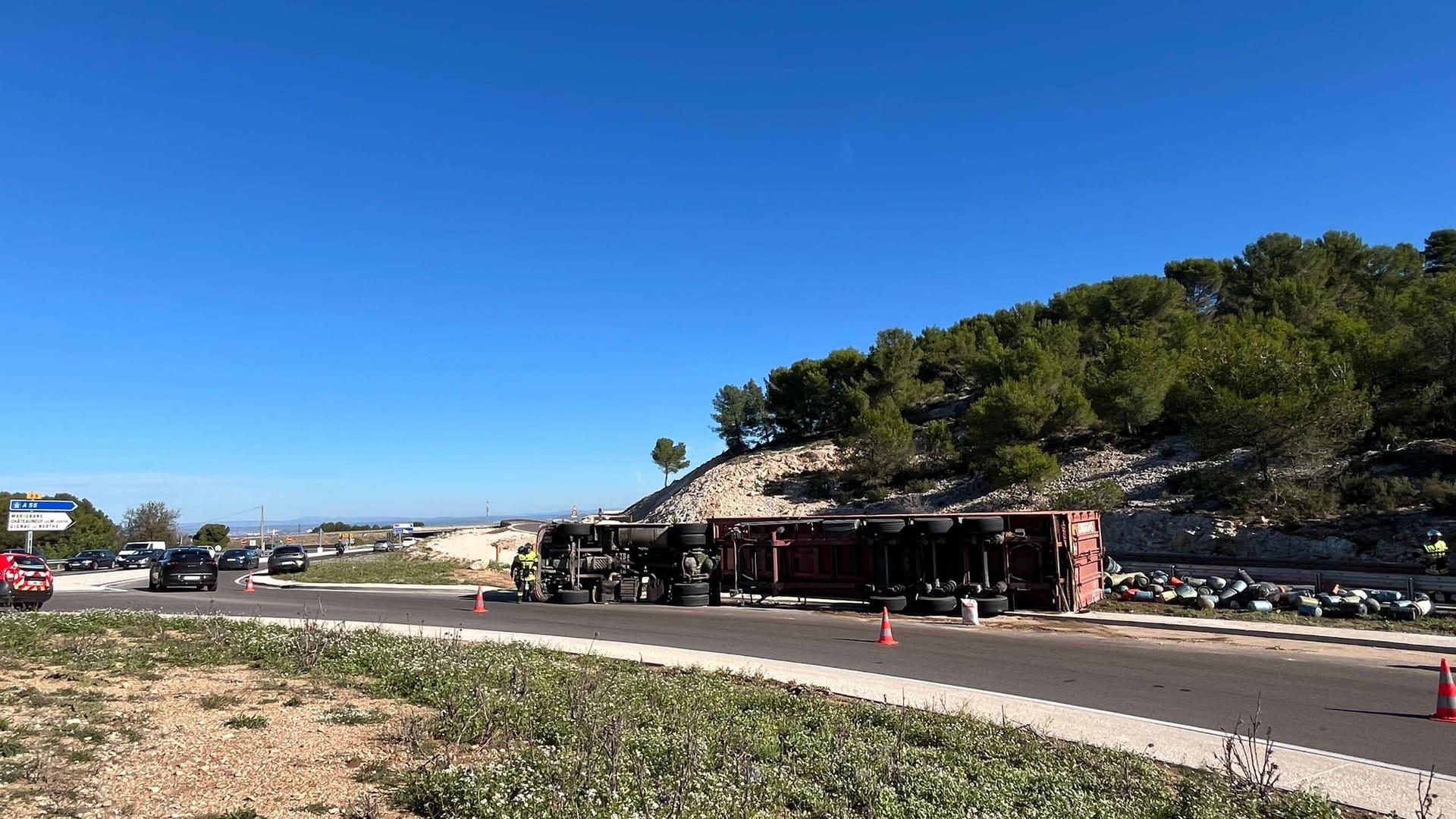 Un poids lourd renversé sur la RD9 avant le nouvel échangeur vers l'A55