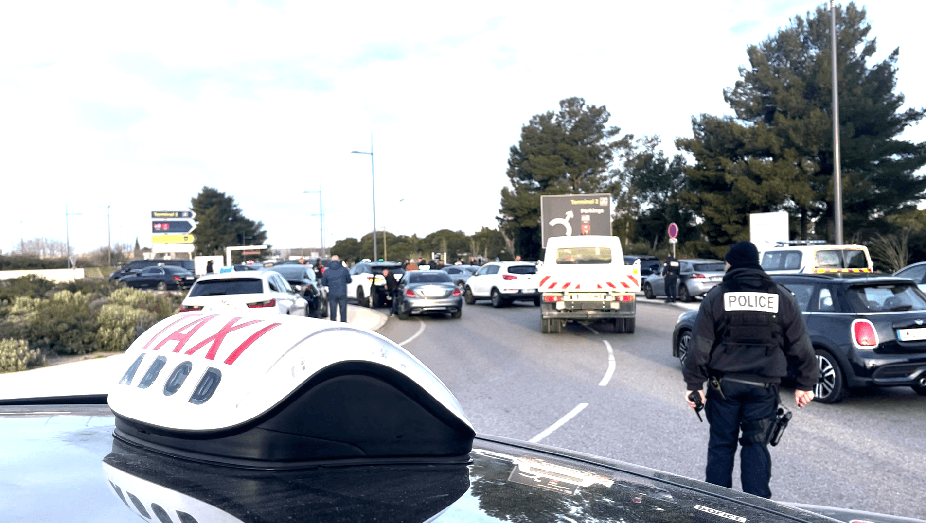 Taxis autour de Lyon : des CRS déployés pour "libérer" les accès bloqués