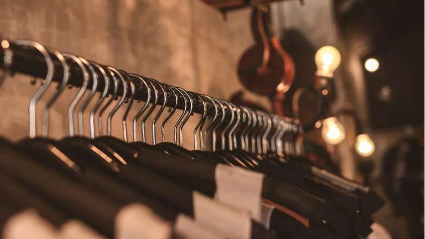 Après la taxe sur les petits colis, un malus sur les vêtements de mode jetable