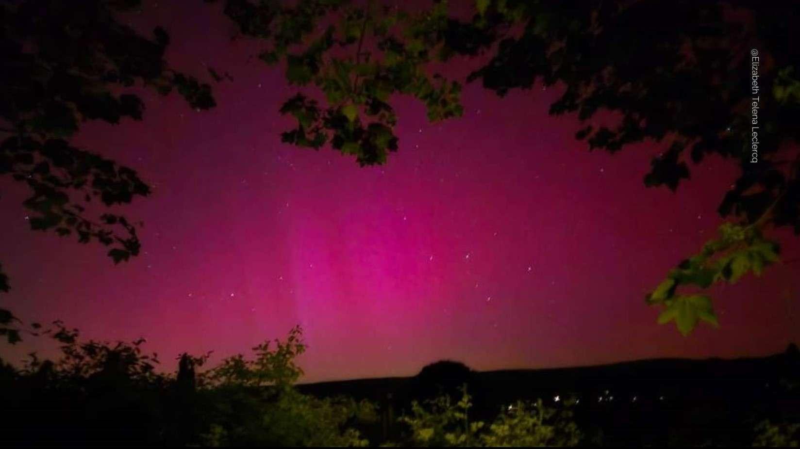 "Un rêve éveillé" : des aurores boréales rarissimes dans le ciel de Provence, et vous, les avez-vous vues ?