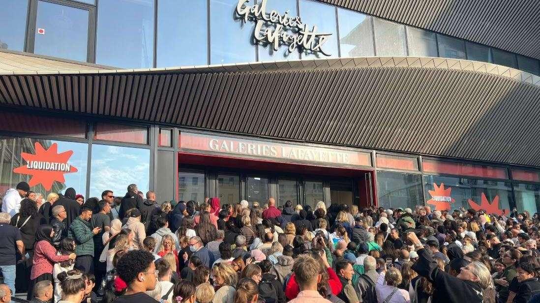 "C'était une famille" : l'émotion des salariés des Galeries Lafayette Marseille à l'heure de la liquidation