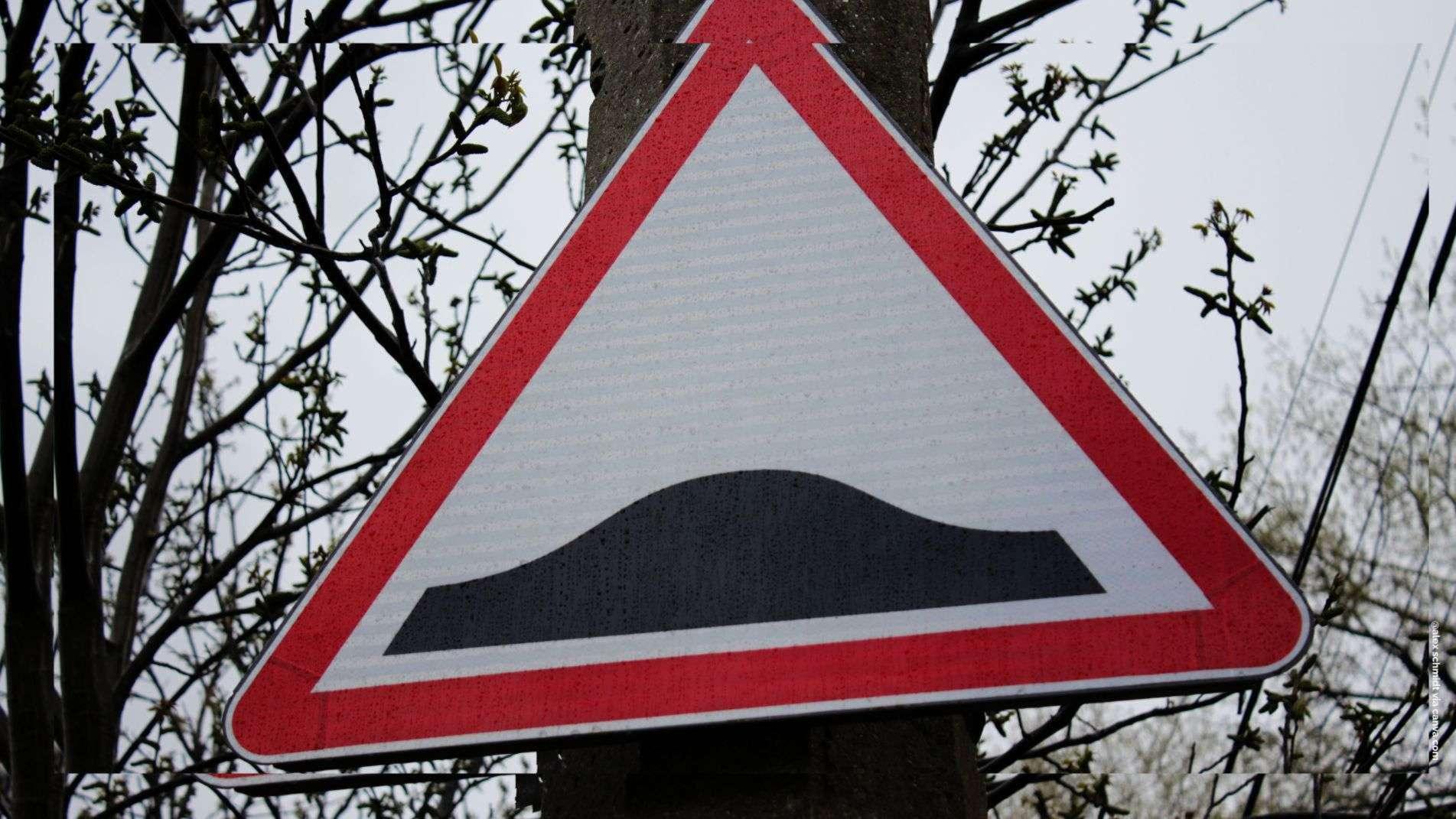 Saint-Mitre-les-Remparts : 13 nouveaux ralentisseurs installés, la route des Plages fermée par moments