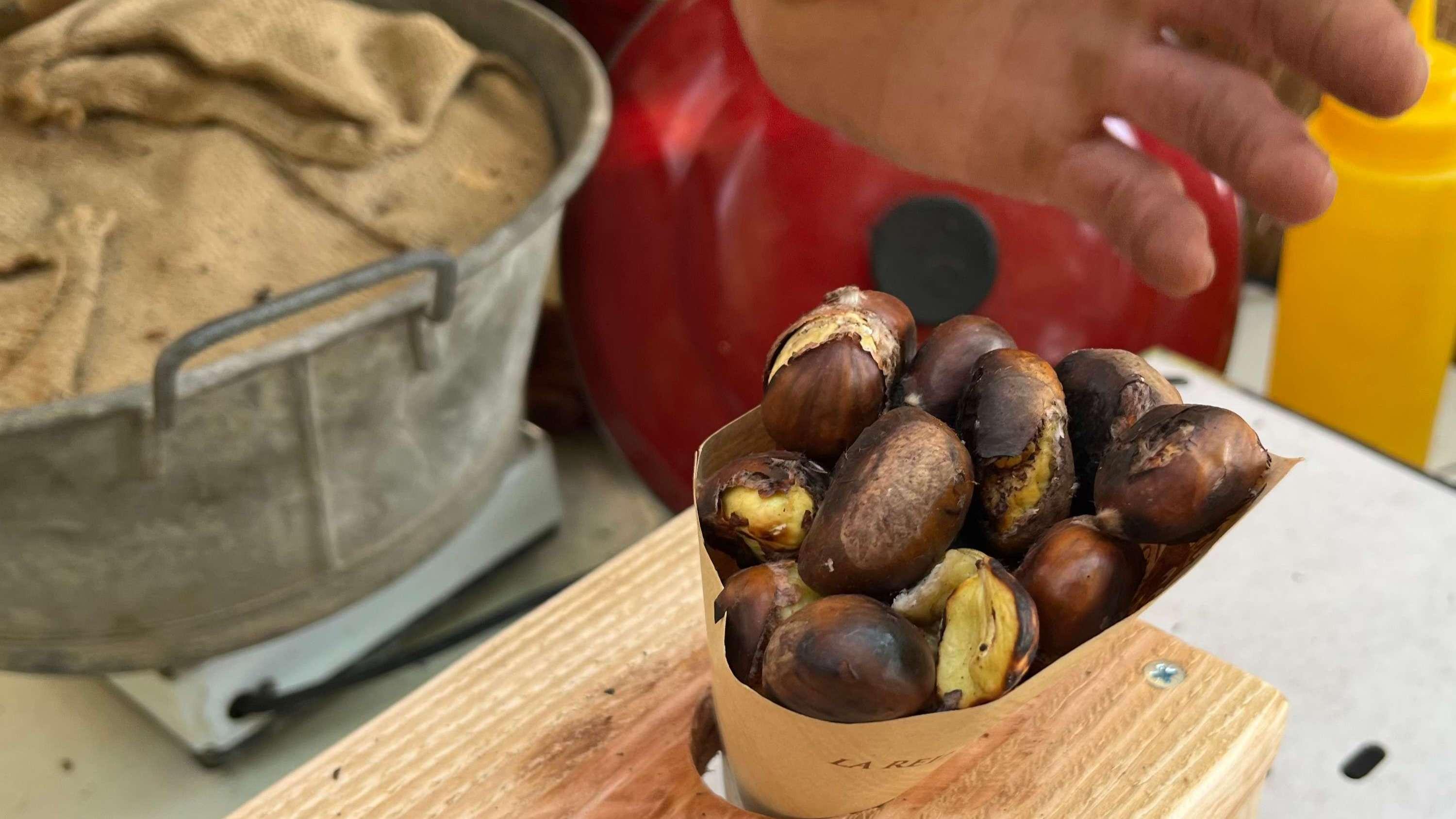 Fête de la Châtaigne 2025 à Martigues : l'odeur des marrons grillés envahit le Jardin de Ferrières !