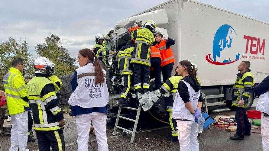 Accident entre deux poids lourds à hauteur de Clé Sud Miramas : un chauffeur désincarcéré, la D69 fermée