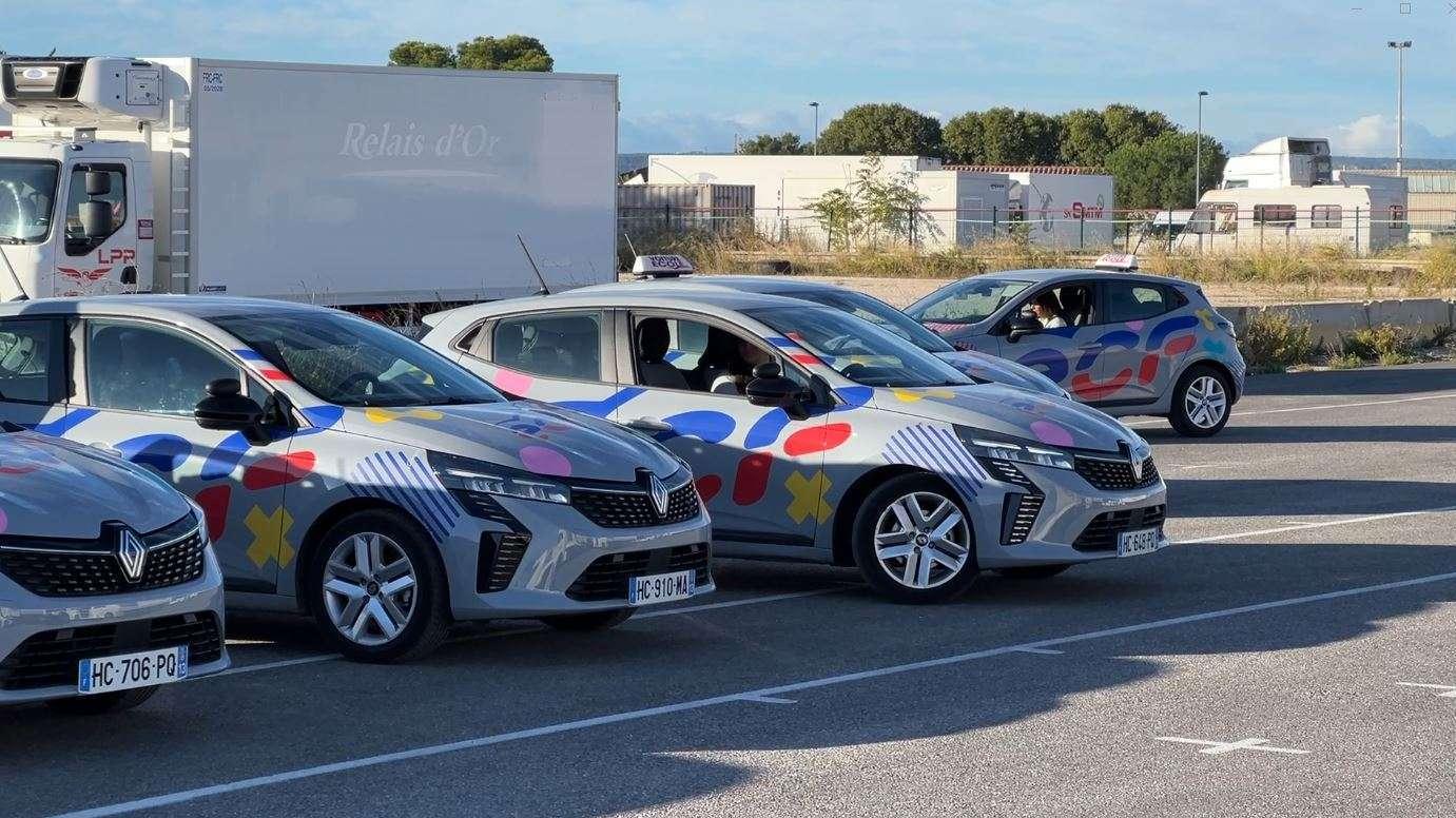 "Ras-le-bol" des auto-écoles: opération escargot en cours entre Vitrolles et Marseille