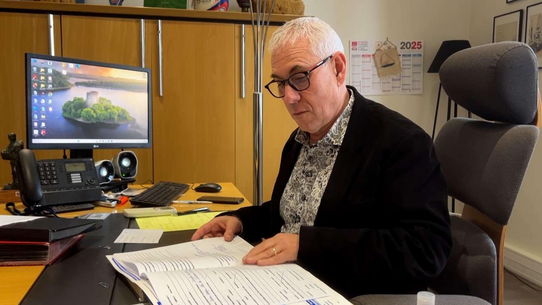 Budget : "Qu'est-ce qu'il va falloir fermer ? Une crèche, une école ?" (Laurent Belsola maire de Port de Bouc)