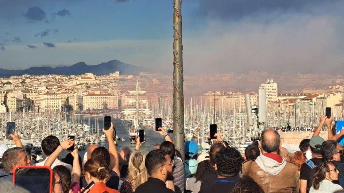 Flamme olympique : première journée de relais à Marseille